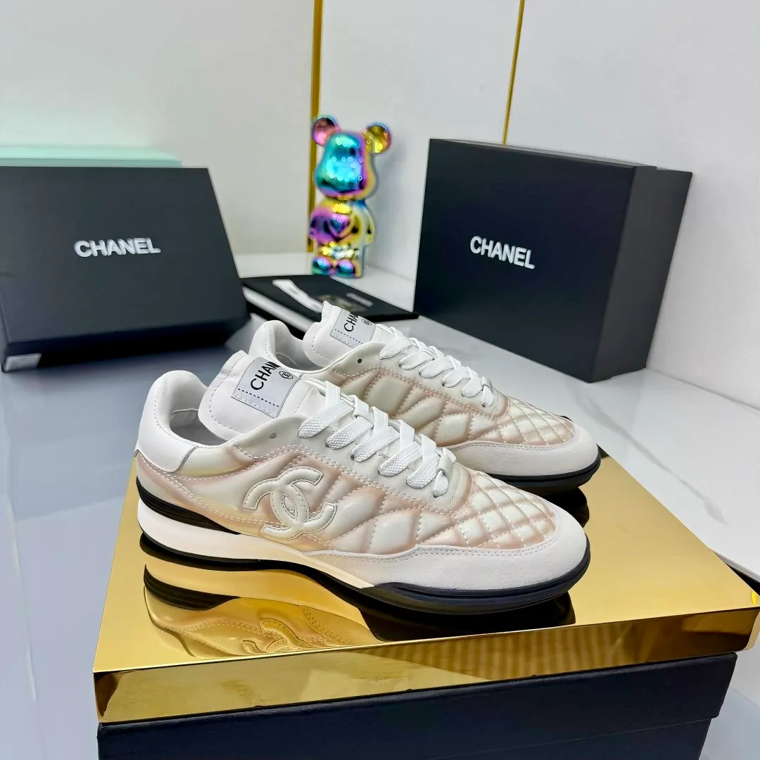👟👟Ex-factory price 640👟👟 Top version Chanel Chanel - 2025 counter top casual sports shoes This sneaker is a classic design; the upper is electro-embroidered with a variety of techniques; the outsole is fashionable and sporty; it is unusual to incorporate a variety of color matching elements... The diversified mix and match is very beautiful and versatile, and can be used for leisure, fashion, sports and outdoor... ꫛꫀꪝ Go➫ Material: ❶The upper is made of: original cowhide ❷The inner lining is made of: original imported sheepskin ❸The outsole is based on: original TPU combination outsole Full set of boutique packaging for women 35–41 👉